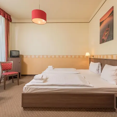 Ostruvek 3* Prag